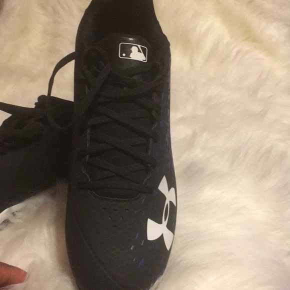 Under armour shoes - Picture 2 of 8